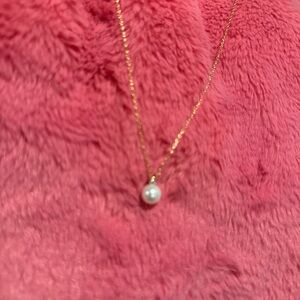 Elegant Gold Pearl Necklace